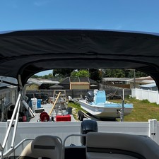 Sun Tracker Party Barge 18 DLX