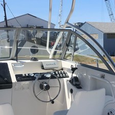Robalo 2140 walkaround