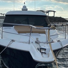 Riviera 4400 Sport Yacht