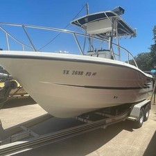 Hydra-sports bay bolt 2000 center console