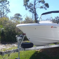 Robalo centre console r180