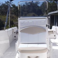 Robalo centre console r180