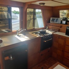 Marine Trader Double Cabin