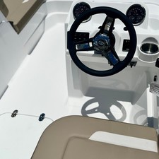 Hurricane SunDeck Sport 185 OB