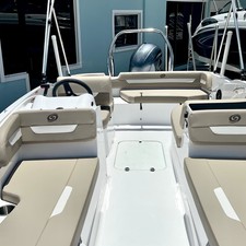 Hurricane SunDeck Sport 185 OB