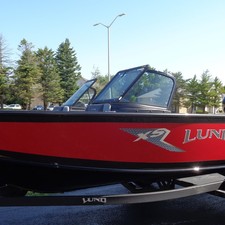 Lund Boats 1875 Crossover XS