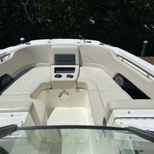 Boston Whaler 270 Vantage