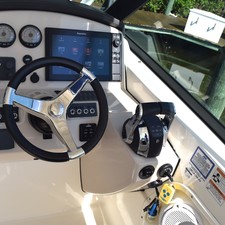 Boston Whaler 270 Vantage