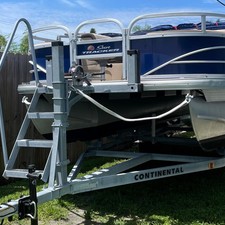 Sun Tracker Fishin Barge 22 DLX