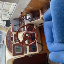 Galeon 330 Fly