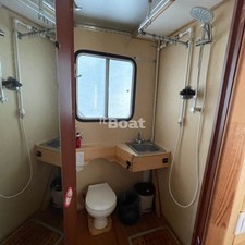 The Houseboat Migrant