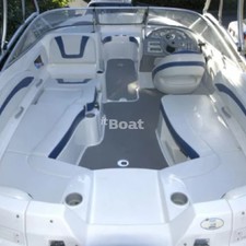 Bayliner 217 Deck Boat