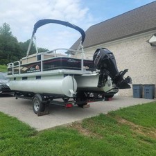 Sun Tracker Bass Buggy 18 DLX