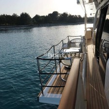 Ferretti 33