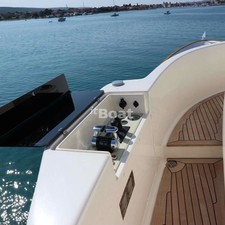 Ferretti 33