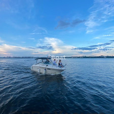 Sea ray 225 weekender