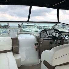 Cruisers Yachts 300 Express