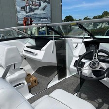 FOUR WINNS MODEL 2022) H1 OUTBOARD 21ft.
