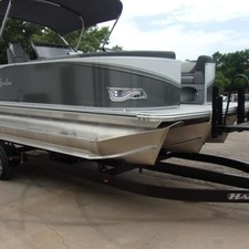 Avalon 2485 LSZ Versatile Rear Bench Sport Toon Windshield