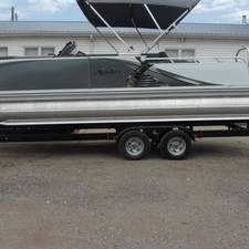 Avalon 2485 LSZ Versatile Rear Bench Sport Toon Windshield