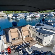 Quicksilver 755 Sun Deck