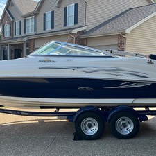 Sea Ray 200 Sundeck