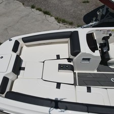 Bayliner DX2000