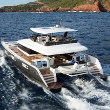 Luxury motor yacht pearl 60