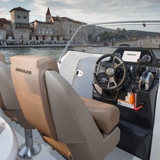 Quicksilver 675