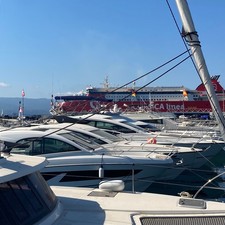 Fountaine Pajot Lucia 40