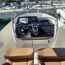 Quicksilver Activ 605 Open