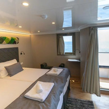 Luxury motor yacht pearl 60