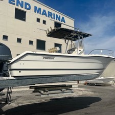 Pursuit 2870 center console