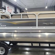 Sun Tracker Party Barge 18 DLX