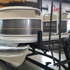 Sun Tracker Party Barge 18 DLX