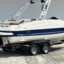Bayliner 215 Deck Boat