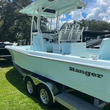 Ranger boats 2400 bay