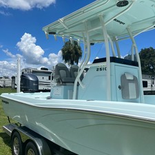 Ranger boats 2400 bay