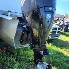 Sun Tracker Party Barge 22 DLX