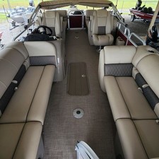 Sun Tracker Party Barge 22 DLX