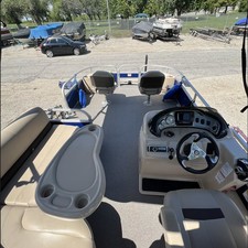 Sun Tracker Fishin Barge 22 DLX