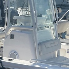 Pursuit 2870 center console