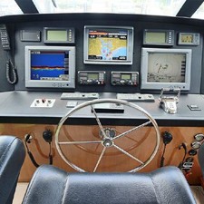 Sea ray 56 sedan bridge