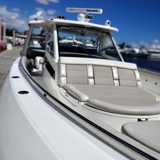 Boston Whaler 420 Outrage