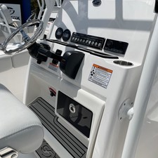 228 Sea Fox Commander