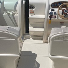 Sea ray 225 weekender