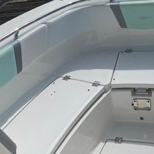 Robalo centre console r272