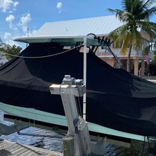 Robalo centre console r272