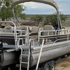 Sun Tracker Fishin Barge 24 XP3