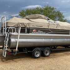 Sun Tracker Fishin Barge 24 XP3